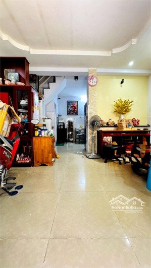 lê văn sỹ, nhà có sân 8m, thuận tiện gia đình trẻ mua ở hoặc làm tài sản cho thuê. nhỉnh 5 tỷ xíu