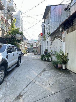 122m2, cạnh phú mỹ hưng, hẻm xe hơi thông thênh thang, đầy đủ nội thất, chỉ 6 tỷ hơn