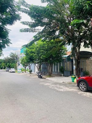 chính chủ gửi bán lô đôi khu nam việt á. rất thích hợp xây biệt thự hay căn hộ cao tầng. giá 18 tỷ