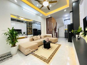 bán nhà đẹp trung tâm cầu giấy,60m² x 5 tầng,mặt tiền 6m,giá 13 tỷ gần trường đại học