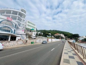 bán toàn nhà 7 tầng mặt tiền đường hạ long có bãi biển riêng vị trí cực hiếm