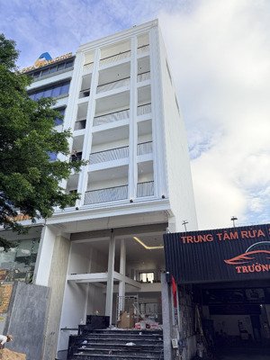 cho thuê toà đường trương văn bang quận 2, nhà 1 hầm 7 lầu, sàn trống giá 220tr/ tháng.