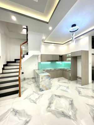 mặt tiền lê quát - 73m2(8,6x8,5m) - 3tầng btct - 4pn 3wc - chủ xây ở đang gấp bán - nhà đẹp ở ngay