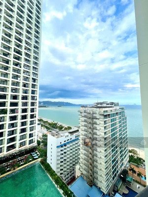 bán căn studio toà nam view hồ bơi vs biển , tầng cao thoáng mát
