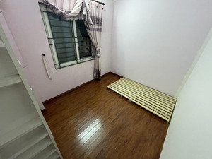 nhà trọ ngã tư sở vệ sinh chung, điều hòa, nóng lạnh, nội thất cơ bản