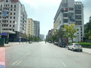 cho thuê mt: 24m dt: 400m2 đường võ nguyên giáp vỉa hè rộng.