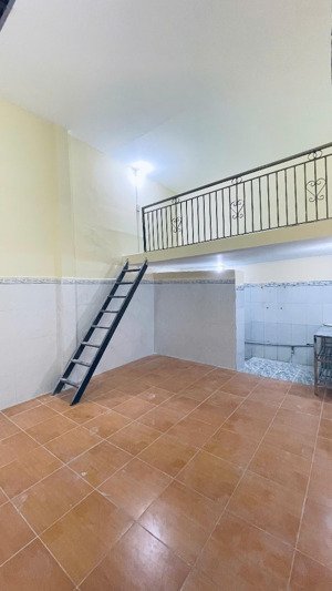 2 triệu 7 - mới 100% ngay trường cd giao thông vận tải, nhà để xe riêng, giờ giấc tự do