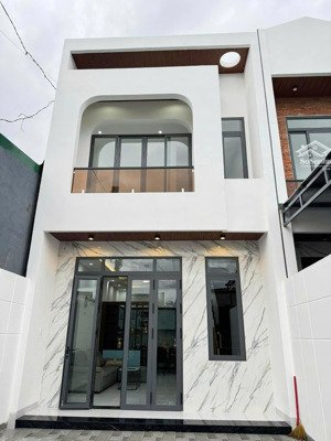 giảm sốc 100 triệu bán nhà 1 trệt 1 lầu gần kdl bửu long tặng full nội thất