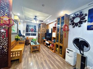 giảm giá bán nhanh !! căn hộ 2pn nội thất gỗ thịt cực đẹp, sổ đỏ sẵn sàng giao dịch