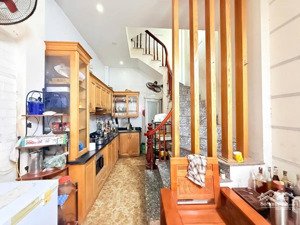 hàng hiếm- đường lạc long quân-gần phố đi bộ trịnh công sơn- nhiều tiện ích- dt30m-giá nhỉnh 8tỷ.