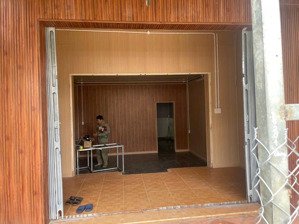 cho thuê nhà kinh doanh ngay chợ giá chỉ 8 triệu/tháng buôn bán sầm uất