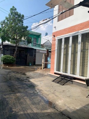 bán nhà 1/thạnh xuân 25, quận 12. đường thông xe hơi. dt: 4,4x13 1 trệt 1 lầu 2pn 2wc giá 4tỷ850tr