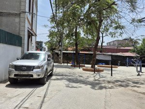 nhà mặt đường 6 tầng thang máy , ngay cổng kdt hinode kim chung , gần công viên vừa ở và kinh doanh