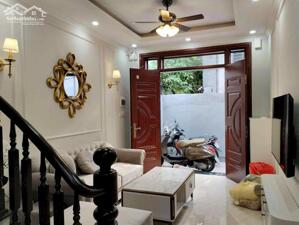 Bán nhà phố VIP Nguyễn Thành Thái, cạnh công viên, 8.8 tỷ