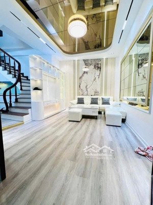 hiếm - đê la thành - 15m ra phố - full nội thất - nở hậu- 39m2 * 6 tầng - mt:8,4m