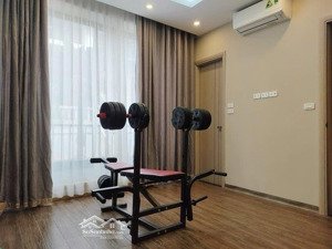 ối zời ơi...ngọc thuỵ. chỉ 10 phút sang phố cổ. nhà xây mới phong cách hiện đại.