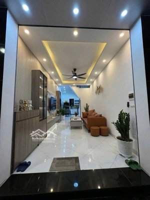 bán nhà tại âu cơ tây hồ.dt37m ,ngay hồ tây ô tô 5m