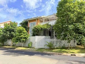 cho thuê villa nguyễn văn hưởng, thảo điền, 15x21m, giá 100tr, hầm, 2,5 lầu, 5pn, 5wc, full nt