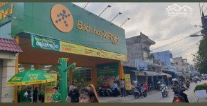 cho thuê nhà mặt tiền nguyễn văn quá đông hưng thuận q12 .dt 1000m2 .cấp 4 trống suốt 160 tr /tháng