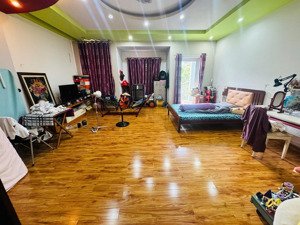 cho thuê nhà riêng kdc trung sơn gần cầu him lam. full nội thất, có hầm. 5pn, giá thuê: 32 tr/tháng