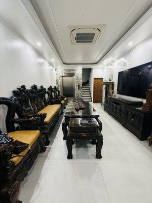 siêu xịn . dân xây, dương văn bé 52m thang máy xịn ,ngõ ba gác sát phố ,tiện ích xung quanh đầy đủ