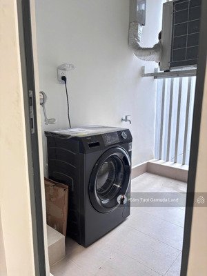 cho thuê 2pn 96m2 full nội thất đẹp tầng cao/giá 20tr có ô xe