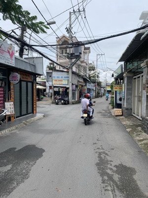 nhà đẹp mặt tiền số bình trưng tây. quận 2. 96 m2. 4 tầng. nội thất xịn sò.