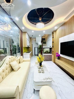 bán nhà phố thọ lão-hbt 27mx4t . hàng hiếm phố cổ. sống ở thọ lão bách niên giai lão. giá : 8,2tỷ