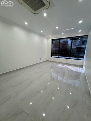 Cho thuê sàn tầng 2 90m2 giá 9tr tại Vinhomes Marina