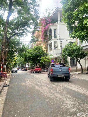 bán nhà đống đa phố hoàng cầu 80m vỉa hè kinh doanh 6t thang máy. bán 40 tỷ khu phân lô dân trí cao