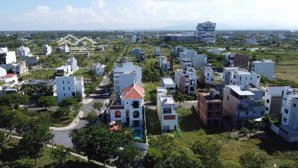 cần chuyển nhượng vài lô biệt thự fpt sát sông dt từ 200m2 đến 1200m2 giá chỉ từ 43 triệu/m2