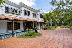 villa sân vườn hẻm pizza 4p xuân thuỷ, q2 (1300m2) thuê nguyên căn 180tr tl