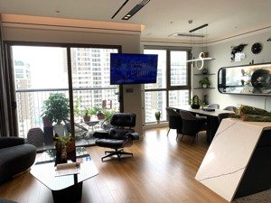 căn hộ dành cho khách đầu tư. chính chủ bán căn 133m2. tầng cao, căn góc, 3pn-2vs. đồ cơ bản.