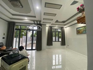 cần bán gấp căn nhà mặt tiền đường số 16. dt: 10x34m(100tc)