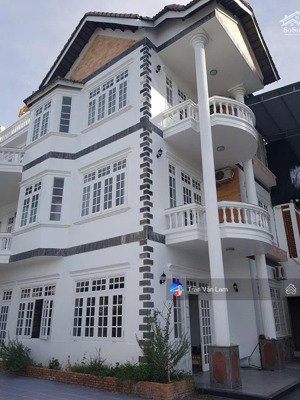 bán biệt thự vườn sát biển hòn chồng đường phạm văn đồng, nha trang