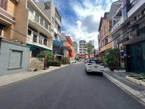 bán nhà đường nguyễn thái bình. dt: 9x32m. 340m2. vị trí vip. giá bán 42 tỷ