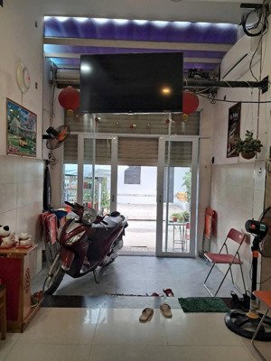 7 triệu/tháng - nhà nguyên căn 1 lầu 3pn 2wc đường xe hơi nguyễn duy trinh gần ngã 3 lã xuân oai