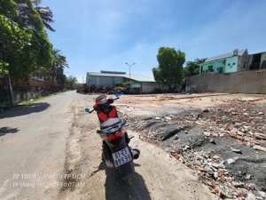 đất nhựa đối diện khu biệt thự sân gôn sông bé dt 105m2 giá 3.3 tỷ hướng đông bắc