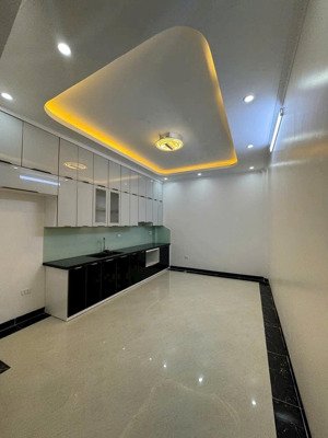 bán gấp nhà âu cơ, 56m2, 5 tầng, thang máy chỉ 14.3 tỷ, cách chợ hoa quảng an 50m, nhà mới, ở ngay