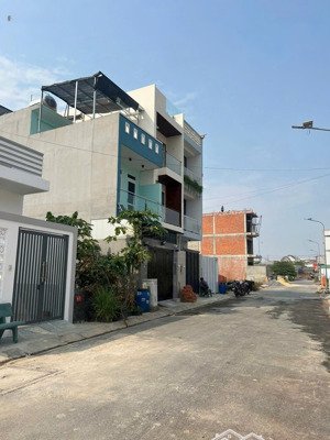 chủ gửi bán lô đất liền kề đẹp gần chợ, 65.5m2, giá nhỉnh 3 tỷ bớt lộc