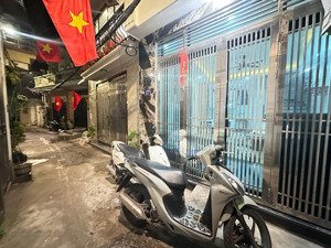 tôi cần bán căn nhà xuân la, tây hồ. sd 50m2, xd 30m2x5t, mt 4.5m. giá 4.9 tỷ