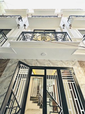 bán nhà mới 5 tầng việt hưng ngõ nông gần phố giá tuyệt chủng chỉ hơn 6 tỷ các bác nhanh tay ạ