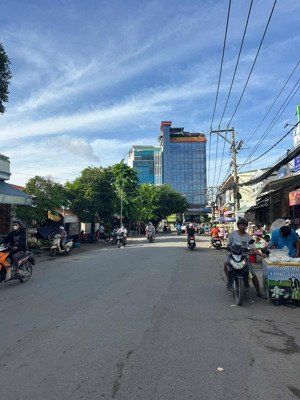 hàng hiếm mặt tiền lê văn thịnh ngay góc giao lê văn thịnh và nguyễn duy trinh
