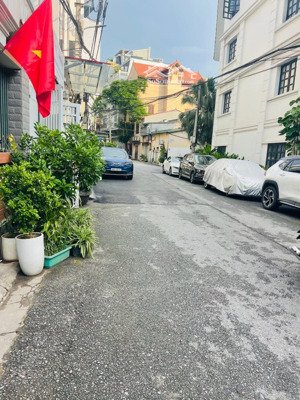 phố vip hoàng như tiếp - ngay trước cửa bệnh viện tâm anh