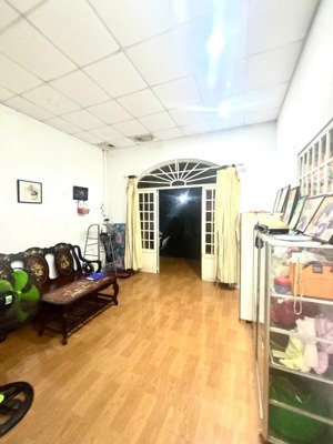 bán nhà cấp 4 đường oto giáp quận 2 68m2 5,5x12,6m sổ hồng bao sổ 2,7 tỷ