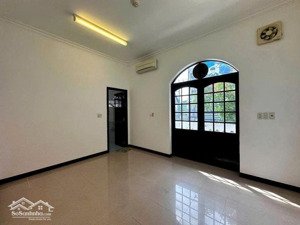 bán villa góc 2 mặt tiền nguyễn văn hưởng thảo điền, quận 2, giá 205 tỷ (~381 triệu/m²)