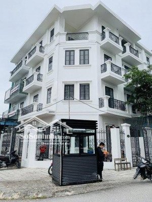 cần cho thuê gấp nhà biệt thự sân vườn giang văn minh, dt 120m2 x 4 tầng, mt 7m, đủ đồ. gía 24tr/th