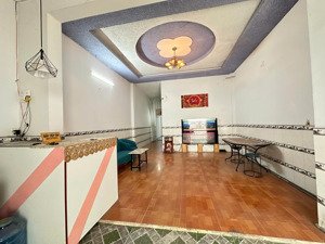 cần cho thuê nhà nguyên căn 2 tầng dt 130m2 tại dĩ an bình dương