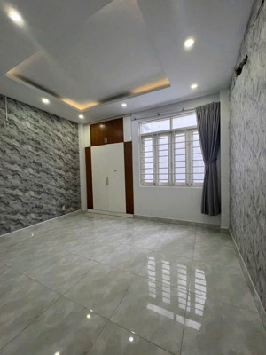 bán nhà 3 tầng, hẻm 4m, p. 10 gần đường ni sư huỳnh liên, gần chợ tân bình, đi trung tâm rất gần