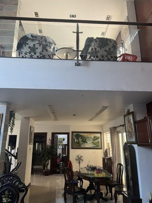 cần bán gấp nhà mt trương văn thành q9, 10x22.4m2 1 trệt 1 lửng 2 lầu, sổ hồng , giá 22 tỷ 7 tl